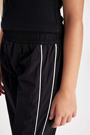 DeFacto Kız Çocuk Wide Leg Geniş Bol Paça Beli Lastikli Siyah Pantolon C8775A824AUBK27
