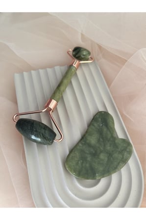 Yeşim taşı Gua sha