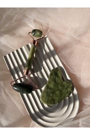 Yeşim taşı Gua sha