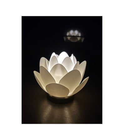 lotus tasarımlı dekoratif mumluk 3d baskı modern ev aksesuarı şık ve estetik pla mumluk beyaz