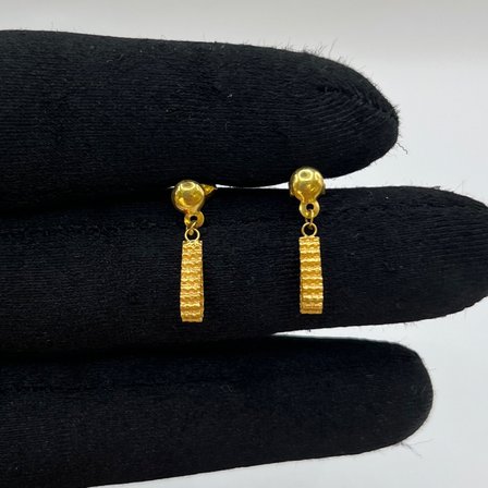 Vidalı Sallantılı Kalemli Plaka Altın Çocuk Küpesi 22 Ayar 1.04 Gram Hediye - 09CK019