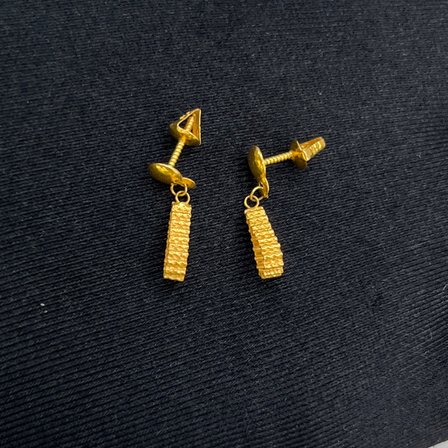 Vidalı Sallantılı Kalemli Plaka Altın Çocuk Küpesi 22 Ayar 1.04 Gram Hediye - 09CK019