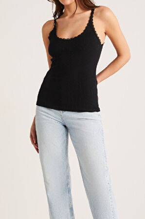 Kadın Siyah Normal Kalıp Dantel Detalı Ince Askılı Oyuk Yaka Atlet