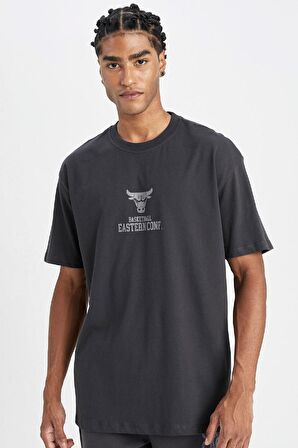 DeFactoFit NBA Chicago Bulls Standart Fit Bisiklet Yaka Pamuklu Kısa Kollu Tişört C9264AX24AUAR231