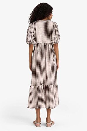 V Yaka Baskılı Gofre Dokulu Kısa Kollu Midi Elbise