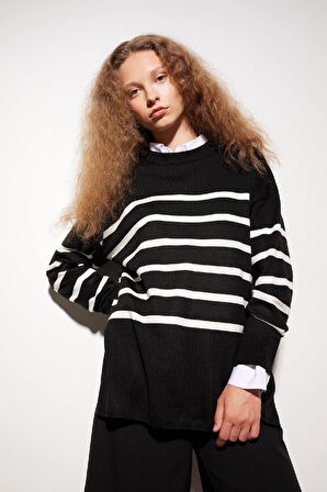 DeFacto Relax Fit Yumuşak Dokulu Çizgili Bisiklet Yaka Triko Kazak Tunik S7517AZ24WNBK27