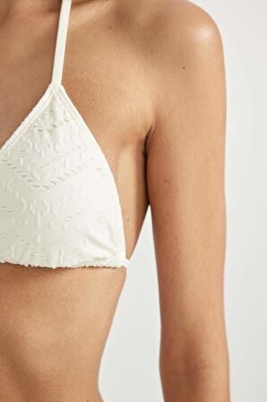 DeFacto Fall in Love Regular Fit Nakışlı Brode Üçgen Bikini Üstü B6894AX24SMWT16