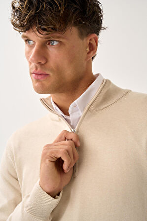 Fermuarlı Dik Yaka Kazak