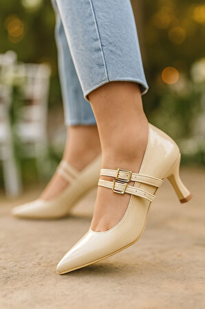 Günlük Kadın İnce Topuklu Sivri Burun Çift Bantlı Tokalı Abiye Ayakkabı 100
