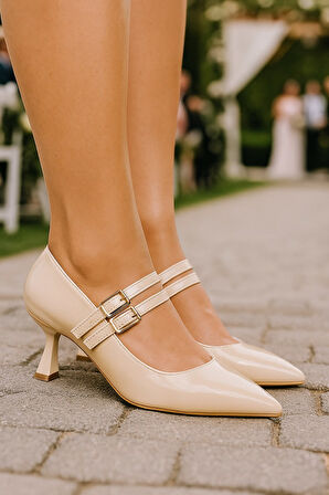 Günlük Kadın İnce Topuklu Sivri Burun Çift Bantlı Tokalı Abiye Ayakkabı 100