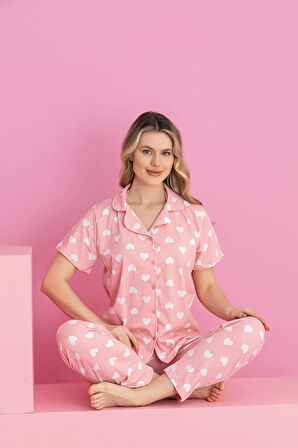 BEYAZ KALPLİ DÜĞMELİ PEMBE PİJAMA TAKIMI