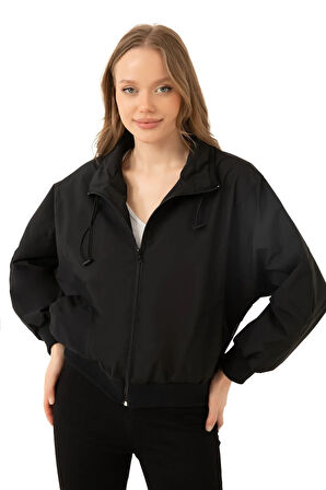 Kadın Siyah Dik Yaka Su ve Rüzgar Geçirmez Oversize Crop Mevsimlik Yağmurluk Rüzgarlık