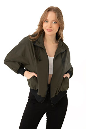 Kadın Haki Dik Yaka Su ve Rüzgar Geçirmez Oversize Crop Mevsimlik Yağmurluk Rüzgarlık