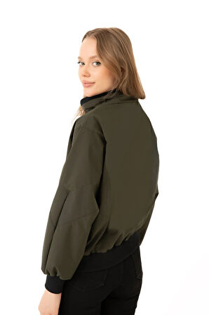 Kadın Haki Dik Yaka Su ve Rüzgar Geçirmez Oversize Crop Mevsimlik Yağmurluk Rüzgarlık