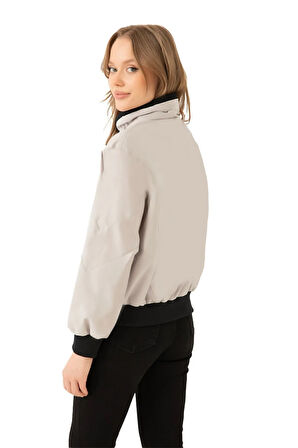 Kadın Taş Dik Yaka Su ve Rüzgar Geçirmez Oversize Crop Mevsimlik Yağmurluk Rüzgarlık