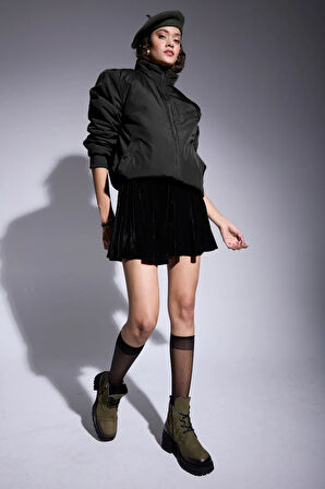 Kadın Siyah Astarlı Dik Yaka Mevsimlik Su Ve Rüzgar Geçirmez Mont