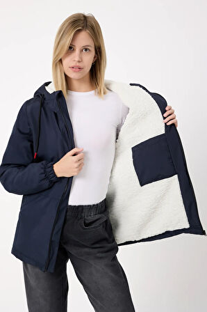 Kadın Lacivert Kürklü Su Ve Rüzgar Geçirmez Kapüşonlu Kışlık Mont & Kaban & Parka