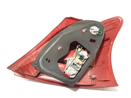 Stop Lambası Sol Japon Yarıs (P9) Benzin-Dizel 06-08 (Oem No: 81561-0D110)