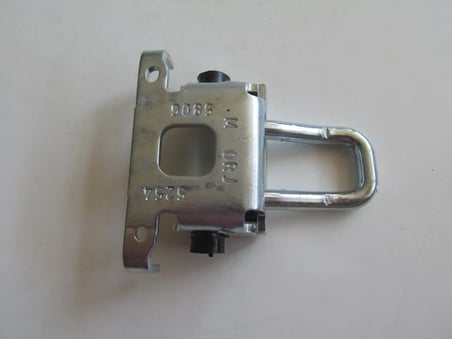 Renault Megane 1 1998-1999 Arka Bagaj Kapağı Kilit Karşılığı (Oem No: 7700834331)