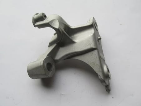 Renault Talısman- 16/20; Motor Beşiği Bağlantı Ayağı Sol (Beşik Darbe Emici) (Alüminyum) (Oem No: 548512672R)