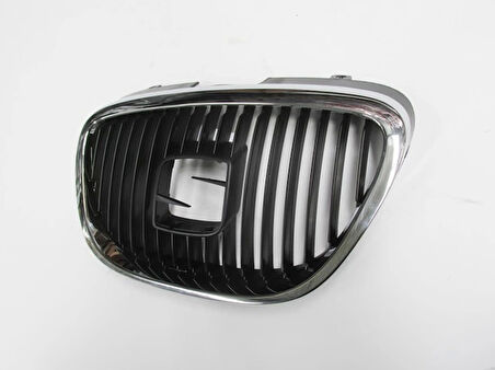 Seat Altea- 04/09; Ön Panjur Siyah (Nikelaj Çerçeveli)(Tyg) (Oem No: 5P0853651A9B9)