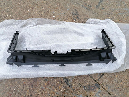 Tampon Hava Deflektörü Üst Tampon Hava Deflektörü Üst Ford Focus 2018 Bm 2018/- (Oem No: Jx7B 8314 Af)