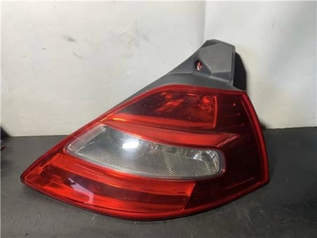 Renault Megan Iı Hb 2006- Stop Lambası Sağ Hb (Oem No:8200413216)