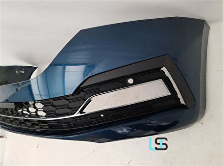 Skoda Octavia- 2020-2024  Ön Tampon Koyu Gri Sis/Panjur Delikli/Far Yıkama Deliksiz (Tyg) (Oem No:5E3807221)