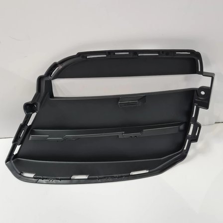 porsche macan- 2014-2017  ön tampon panjuru arka kapak sağ sıyah (tw) Oem No (95B1213341E0)