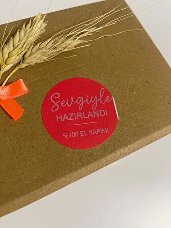 Sevgiyle Hazırlandı kırmızı etiket 5x5 cm 100 adet