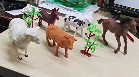 Plastik Çiftlik Hayvanları Oyuncak At Koyun İnek Tay 7 Parça