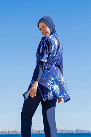 RUKOMAYO LACVİERT DESENLİ YARI FERMUARLI LYCRA PARAŞÜT ( SU İTİCİ VE ÇABUK KURUYAN ) KUMAŞ TESETTÜR MAYO