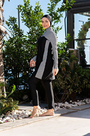 RUKOMAYO SİYAH BEYAZ DESENLİ ROBALI MODEL YARI FERMUARLI LYCRA ( SU İTİCİ VE ÇABUK KURUYAN ) KUMAŞ TESETTÜR MAYO