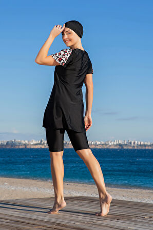 RUKOMAYO SİYAH DESENLİ YIRTMAÇ MODELLİ YARIM KOL LYCRA ( SU İTİCİ VE ÇABUK KURUYAN ) KUMAŞ TESETTÜR MAYO