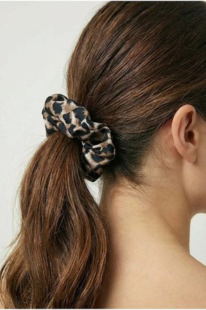 Kadın Dijital Baskılı Leopar Fular & Simit Toka Seti – 1 Fular (48×48 cm) + 2 Simit Toka