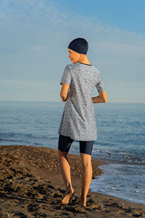 MİRATES LACİVERT PUANTİYE  DESENLİ YARIM KOL MİCRO (ESNEK VE ÇABUK KURUYAN) KUMAŞ YARI TESETTÜR MAYO