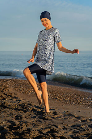 MİRATES LACİVERT PUANTİYE  DESENLİ YARIM KOL MİCRO (ESNEK VE ÇABUK KURUYAN) KUMAŞ YARI TESETTÜR MAYO