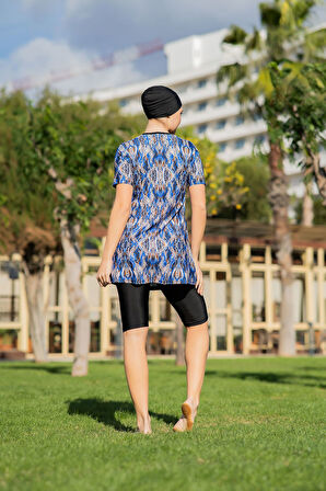 MİRATES MAVİ DESENLİ YARIM KOL BÜYÜK BEDEN MİCRO (ESNEK VE ÇABUK KURUYAN) KUMAŞ YARI TESETTÜR MAYO