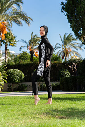 RUKOMAYO SİYAH BEYAZ CUPLU YARIM FERMUARLI BÜYÜK BEDEN LYCRA ( SU İTİCİ VE ÇABUK KURUYAN ) KUMAŞ TESETTÜR MAYO