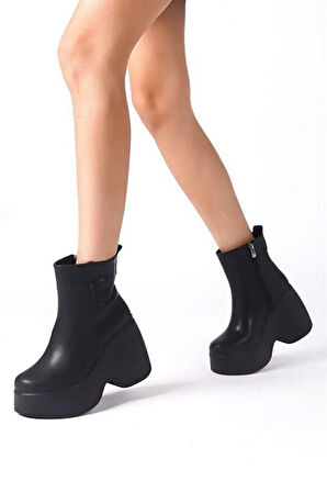 Kadın Celsi Siyah Yandan Fermuarlı 9 cm Yüksek Dolgu Topuklu Mevsimlik Kadın Kısa Bot Bootie