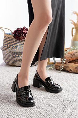 Kadın Siyah Rugan İnce Toka Detaylı 6 cm Topuklu Lofer Ayakkabı