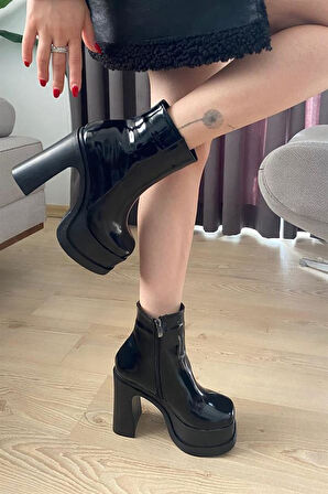 Kadın Siyah Rugan 12 cm Platform Topuklu Fermuarlı Bot