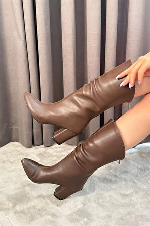 Kadın Saşa Körüklü Arkadan Fermuarl Kalın Topuklu Sivri Burun Orta Boy Çizme