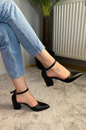 Kadın Gaya Siyah 6 cm Topuklu Bilekten Bağlamalı Yanları Acık Ayakkabı
