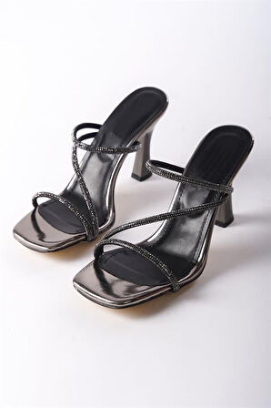 Kadın Platin Rugan 9 cm Topuklu Taşlı Terlik