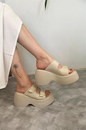 Kadın Bej İki Tokalı Kalın Taban Ortopedik Sandalet K-3040