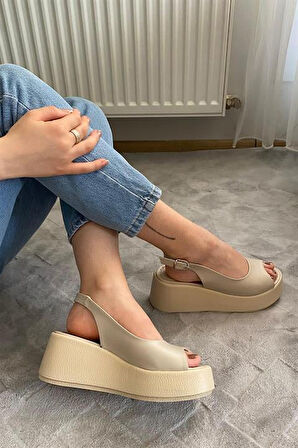 Kadın Bej Cilt Önü ve Arkası Acık Kalın Taban Sandalet