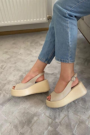 Kadın Bej Cilt Önü ve Arkası Acık Kalın Taban Sandalet