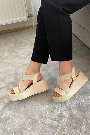 Kadın Bej Lastik Detaylı  Dolgu Tabanlı Sandalet