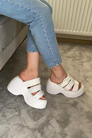 Kadın Beyaz Üç Biyeli Toka Detaylı Kalın Taban Ortopedik Sandalet K-3030